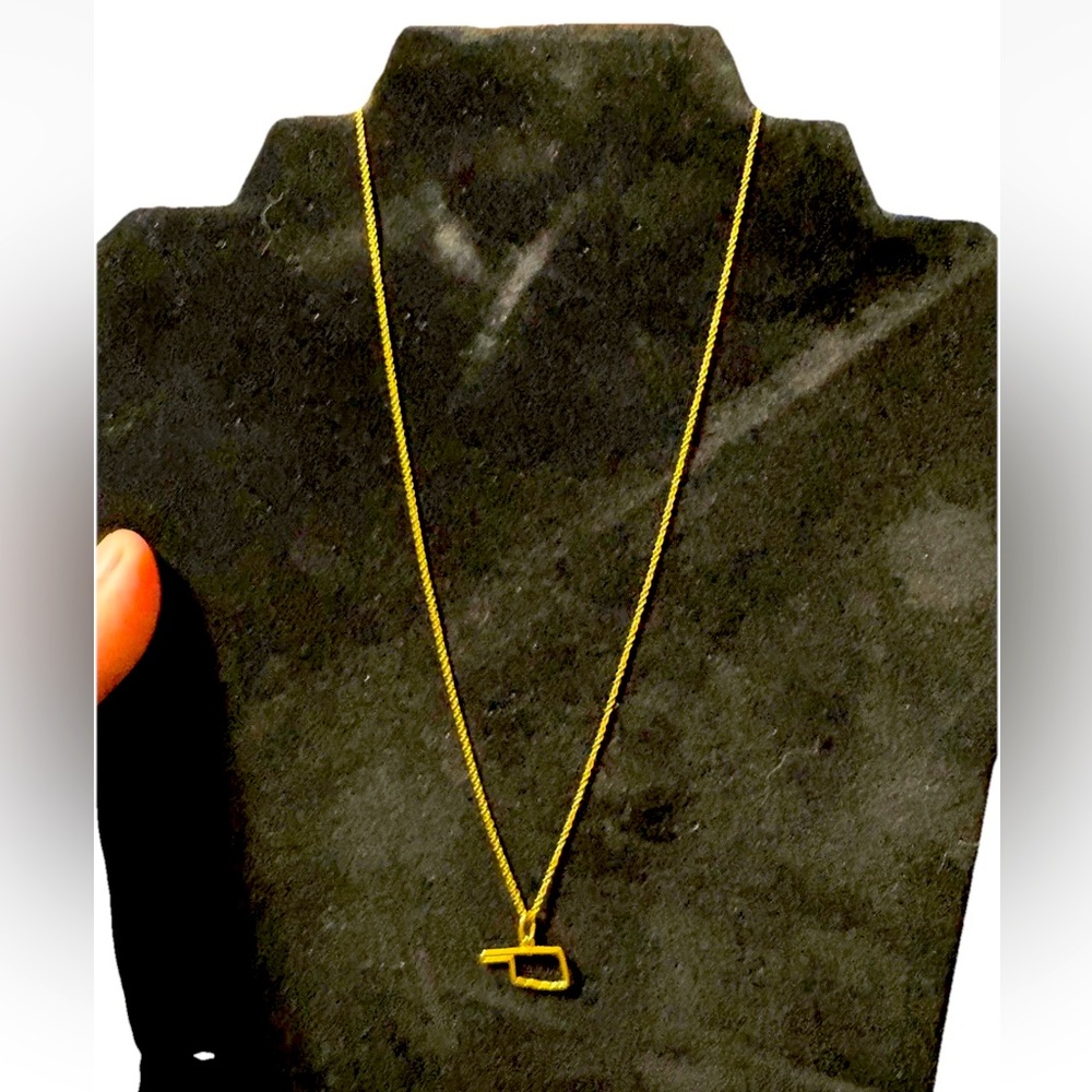 Beaucoup Designs Oklahoma State Outline Gold Tone Necklace Delicate Chain